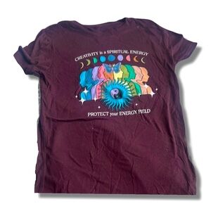 Aeropostale Maroon Short Sleeve Tee with Eye-Catching Design Spiritual Energy​